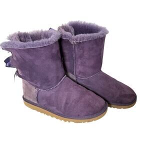 UGG Womens Bailey bow Purple short boots.  Size 6. 2 bows. Rare color Nightshade